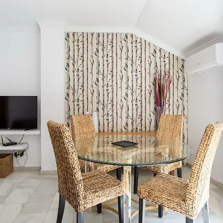 Lu&cia Station Apartman *