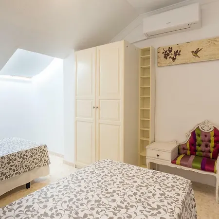 Lu&cia Station Apartman *